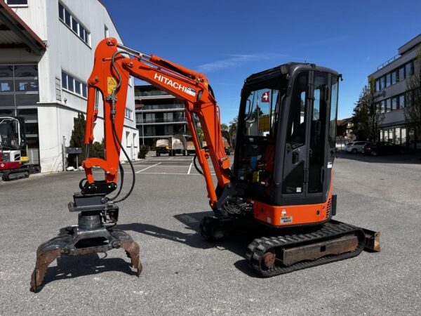 Hitachi Zaxis 22 U avec grappin