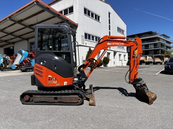 Hitachi Zaxis 22 U avec grappin