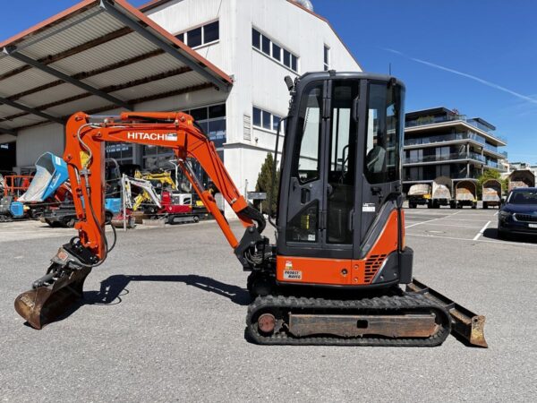 Hitachi Zaxis 22 U avec grappin